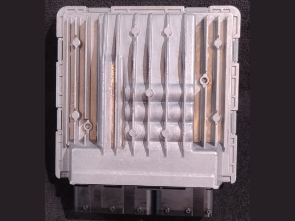 BMW E90/E92 E93 ENGINE DME CONTROL MODULE ECU P/N 7581123