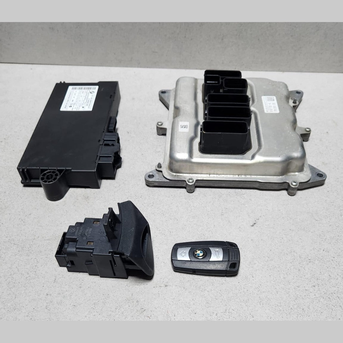 2013-2014 BMW X1 Engine Control Unit ECU Set 8617569 X1 E84 and Z4 E89 with N20 