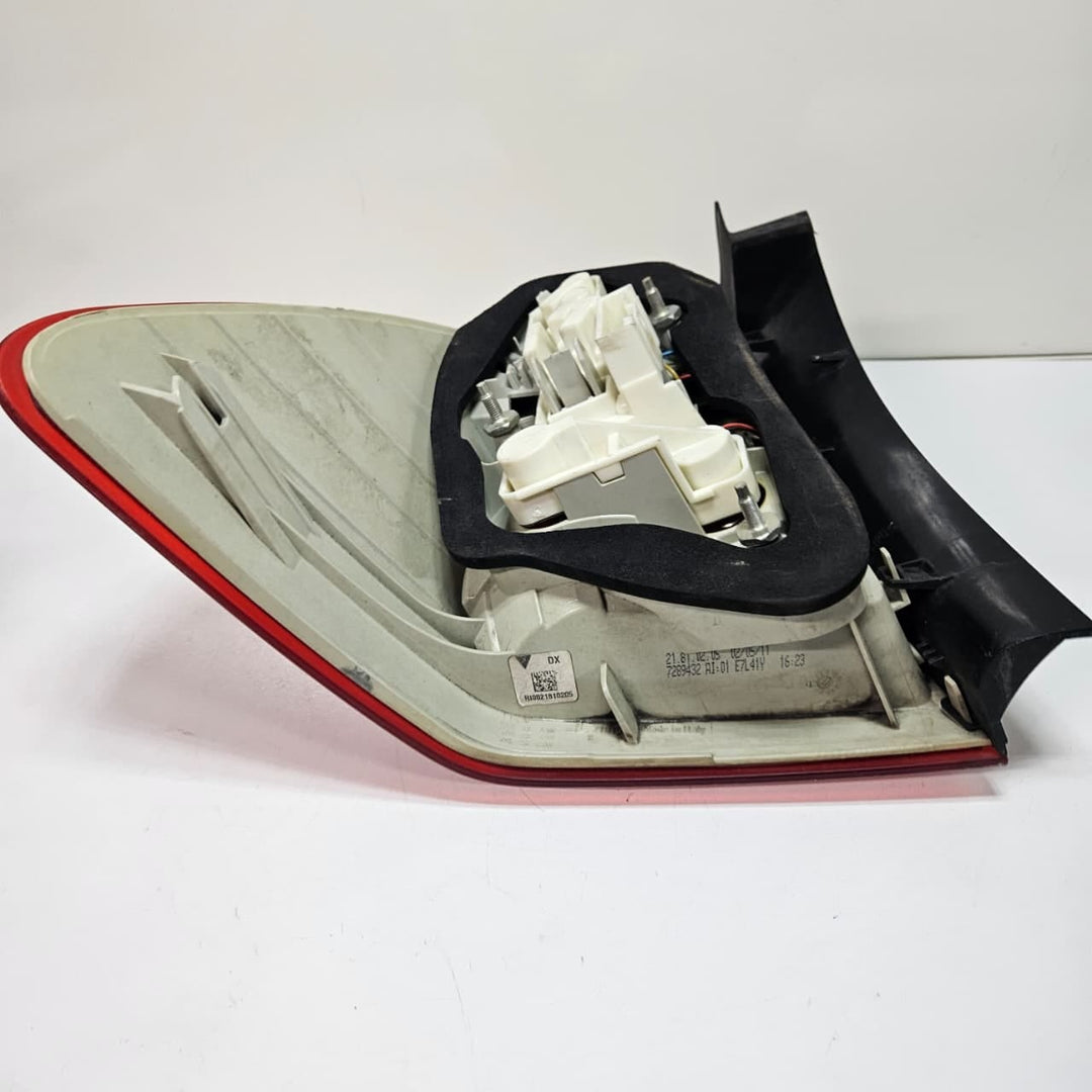 OEM BMW 3 Series E90 E91 Rear Taillight Right Led 7289432