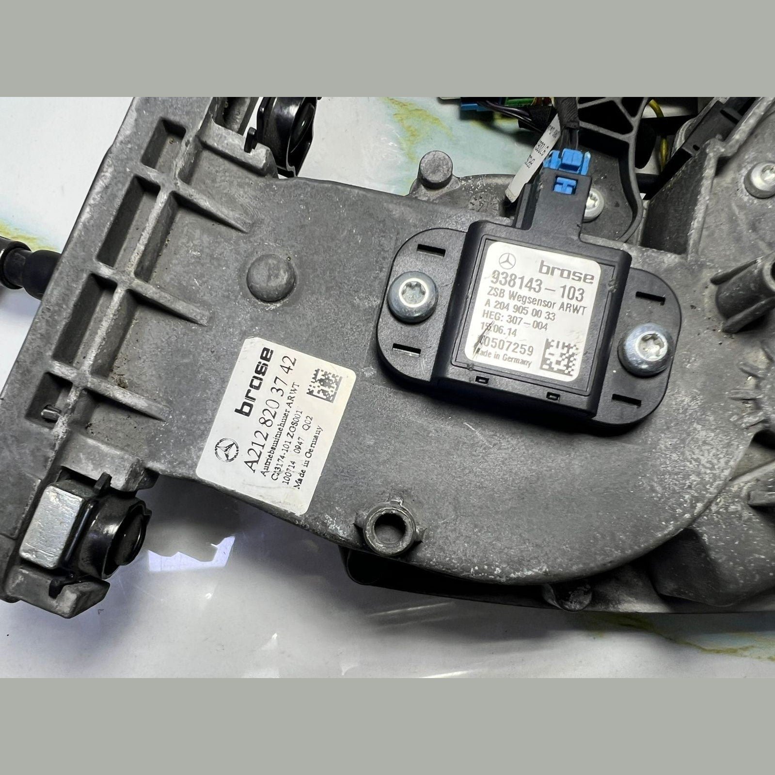 Mercedes W204 W212 Power Tailgate Liftgate Motor Actuator A212 8203742 OEM