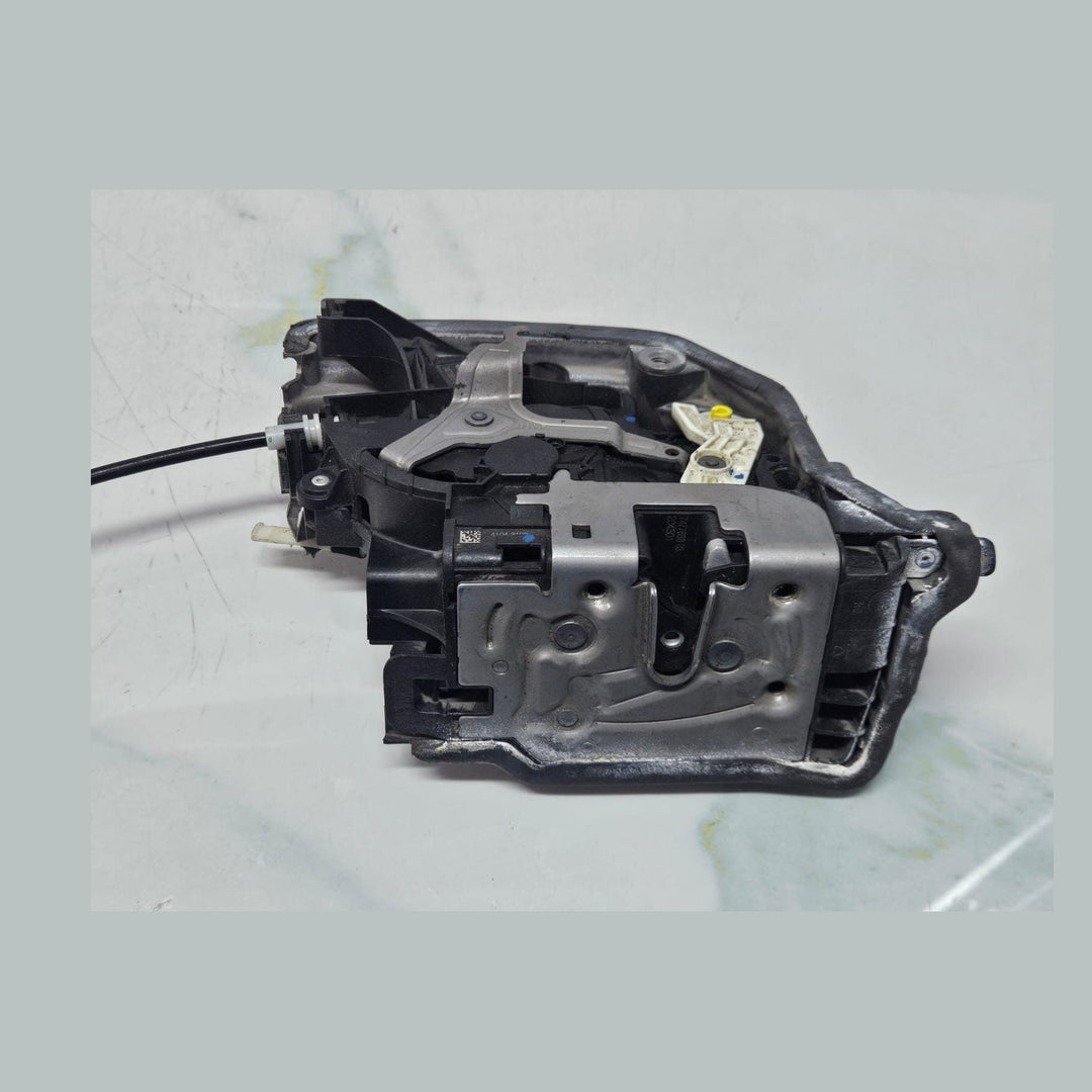 BMW 540I G30 FRONT RIGHT DOOR LOCK LATCH ACTUATOR 7477688 OEM