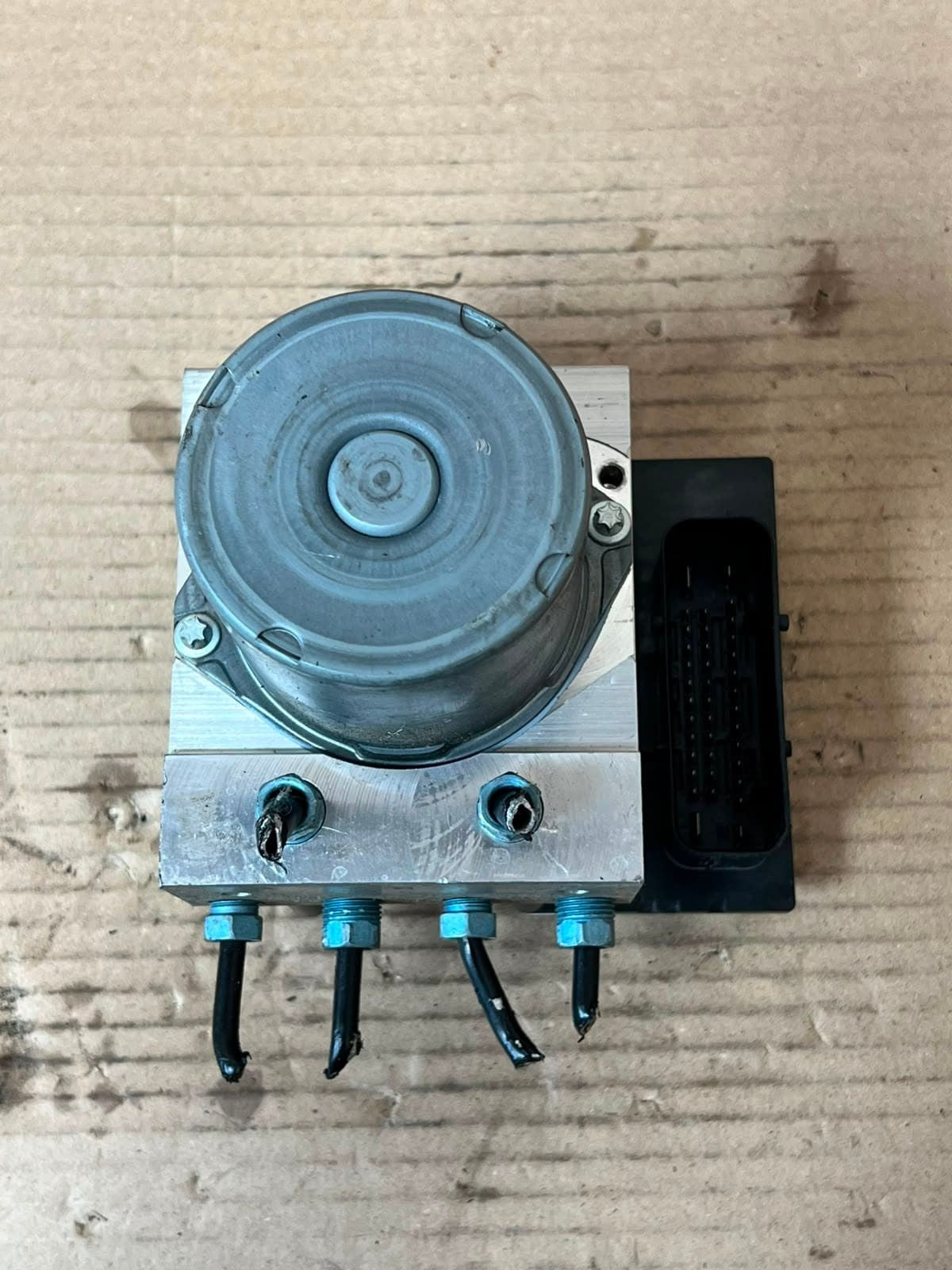 2010-2015 BMW X1 E84 ABS HYDRAULIC Pump/Modulator 6792350 OEM