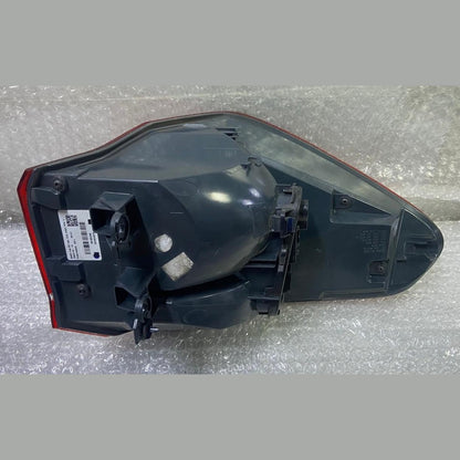 OEM BMW X1 F48 N/S RIGHT SIDE REAR TAIL LIGHT 7350716