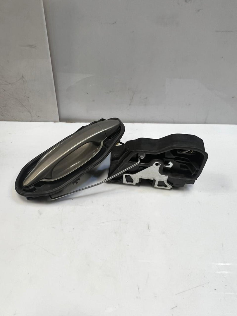 2008-2009 BMW E60 FRONT Left Exterior Door Handle Carrier REGULATOR 7199555 OEM