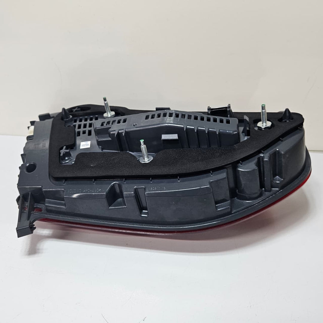 OEM BMW 7 Series G11 G12 Tailgate Light Right Side 2583244
