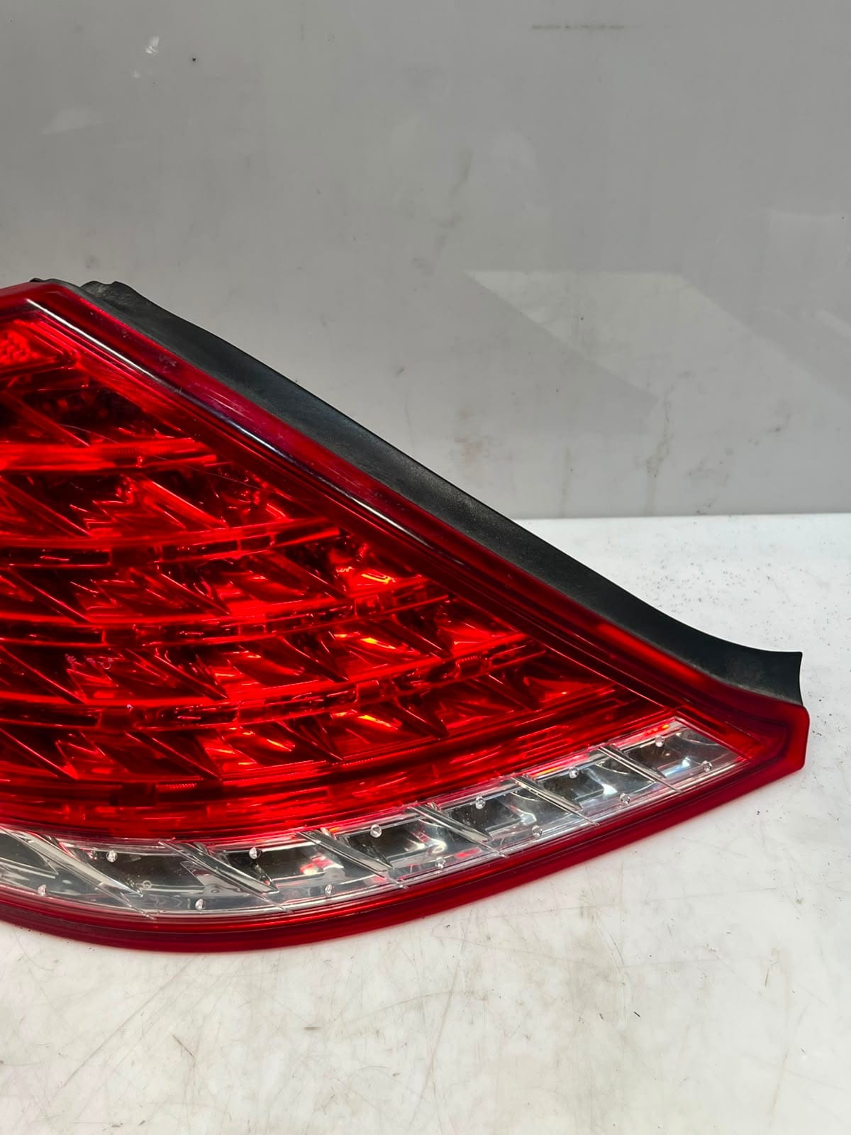 2006-2010 BMW E63 E64 M6 Left REAR LIGHT Tail Light 7177069 OEM
