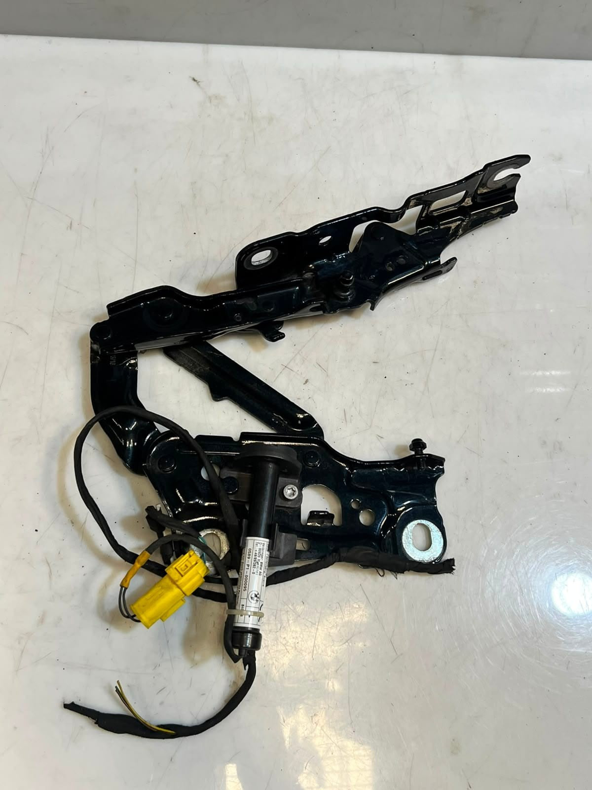 2018 BMW 7 5 Series G30 G31 ENGINE BONNET Hood Hinge PASSENGER SIDE 7347407 OEM