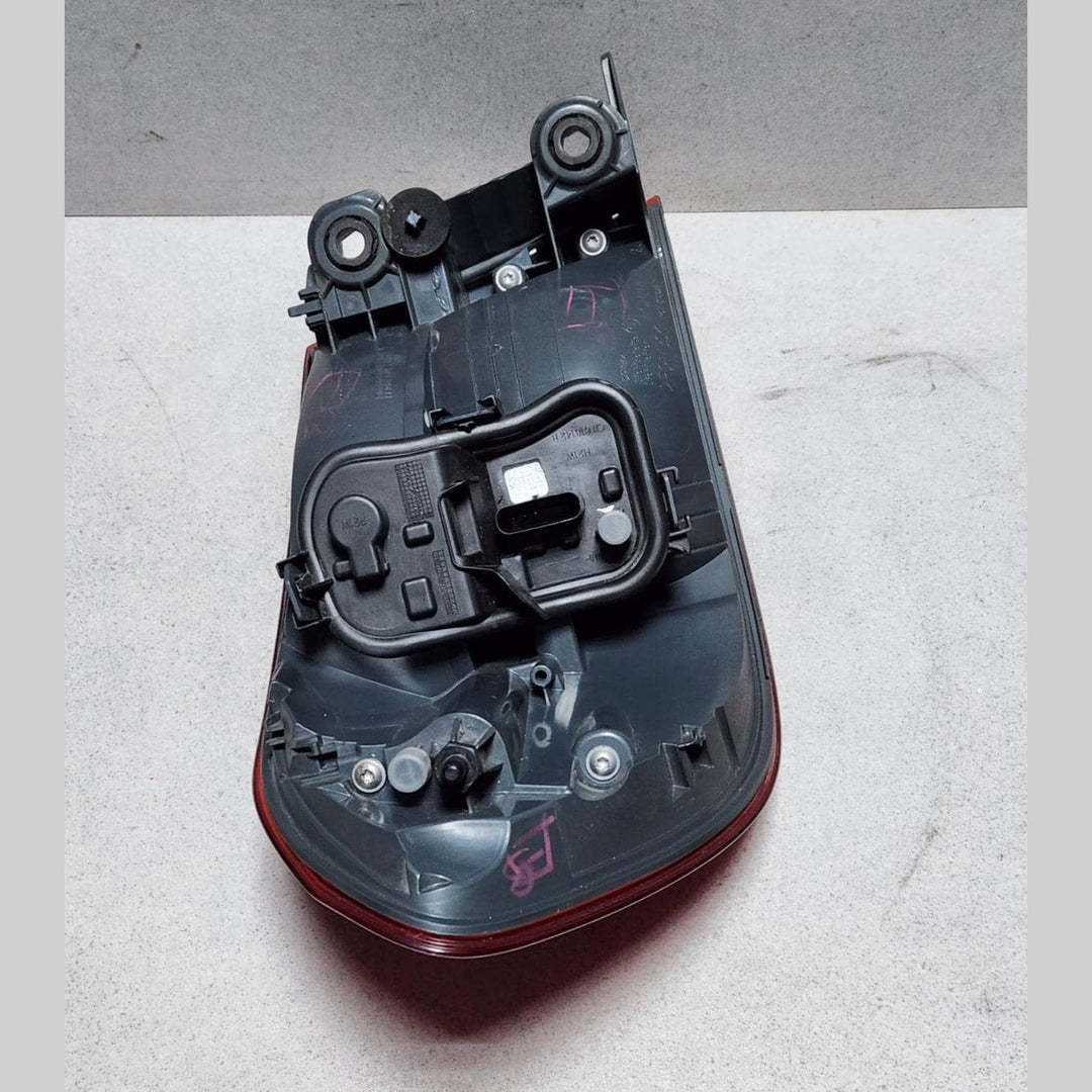 BMW Outer Tail Light 7296098 F32 F33 F36 F82 F83 and M4
