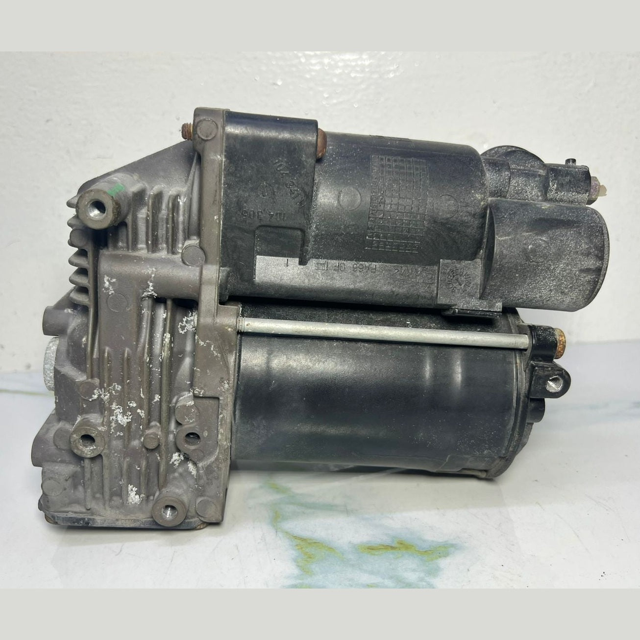 Mercedes W639 Vito V-Class  Airmatic Air Suspension Compressor Pump A639 3200404