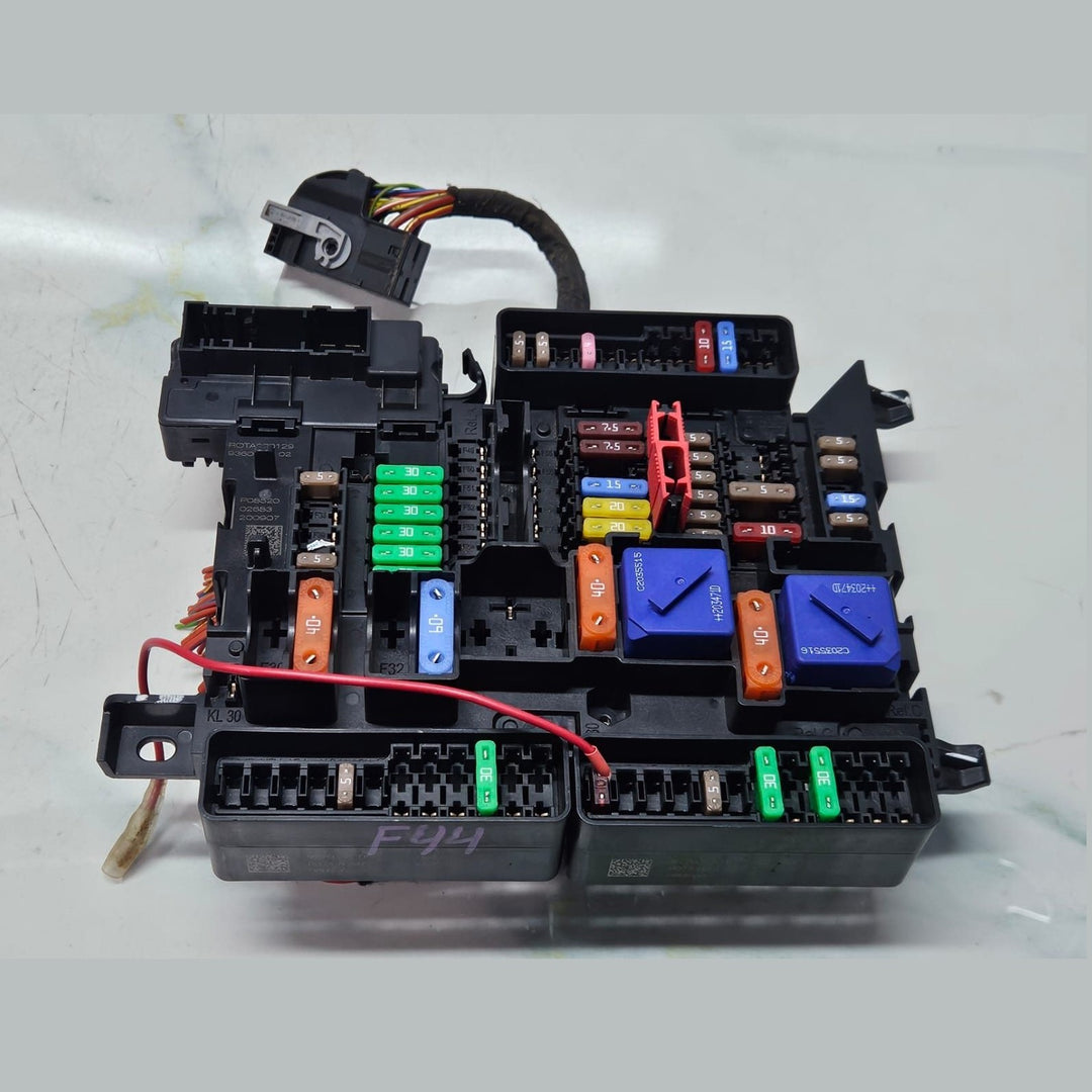 BMW F40 F44 F45 F46 i8 Mini F57 F60 Fuse Box Power Distribution box 9360501 OEM