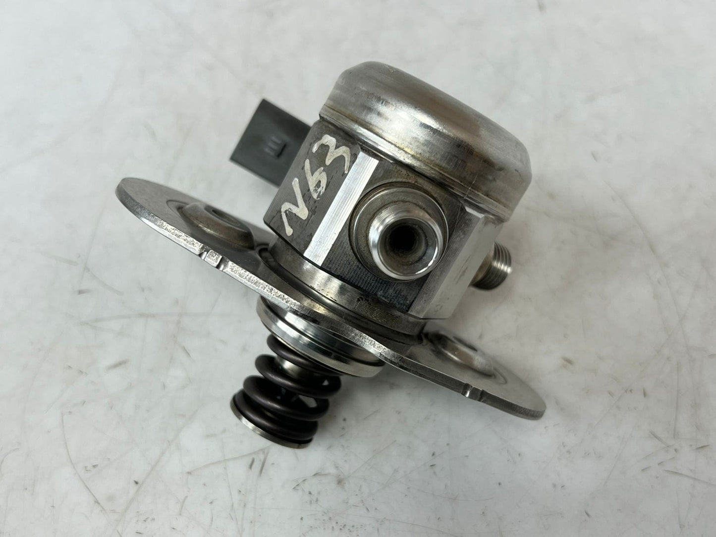 2013-2018 BMW 650i N63 X5 X6 M5 550I xDrive High Pressure Fuel Pump 7599865 OEM