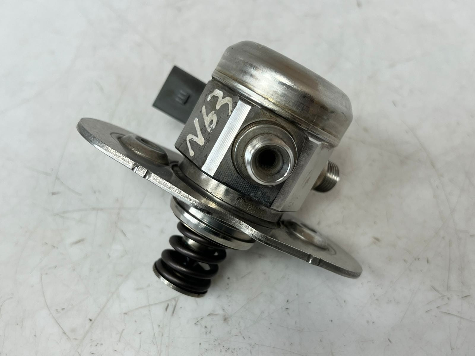 2013-2018 BMW 650i N63 X5 X6 M5 550I xDrive High Pressure Fuel Pump 7599865 OEM