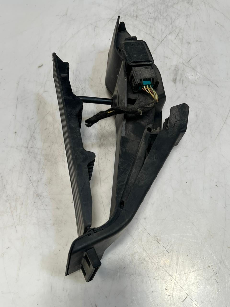 2000-2006 BMW E39, E46, and E53 X5 Accelerator Pedal 6762480 OEM