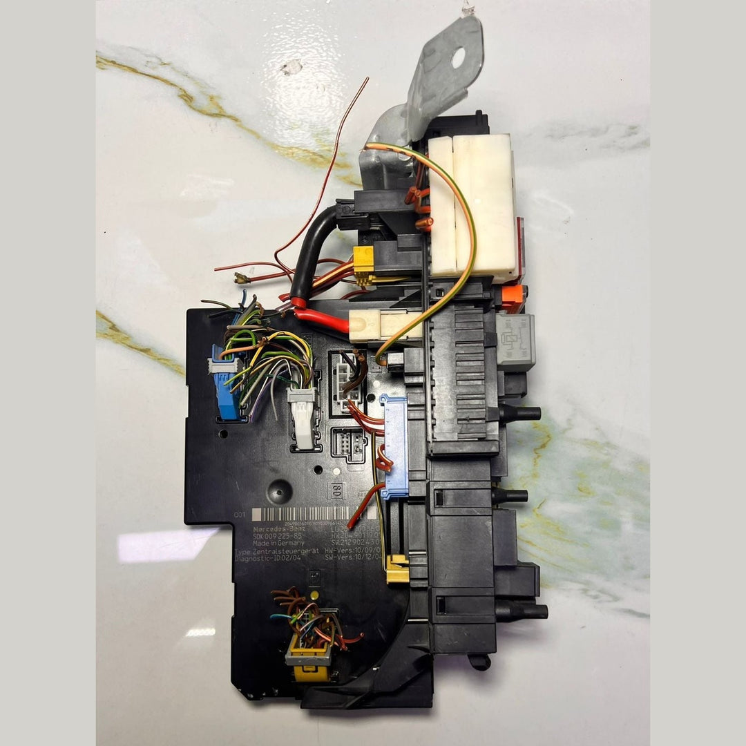 2012-2014 Mercedes-Benz C250 Rear Sam Relay Fuse Box Assy 204 9005601 W204 C-Cla