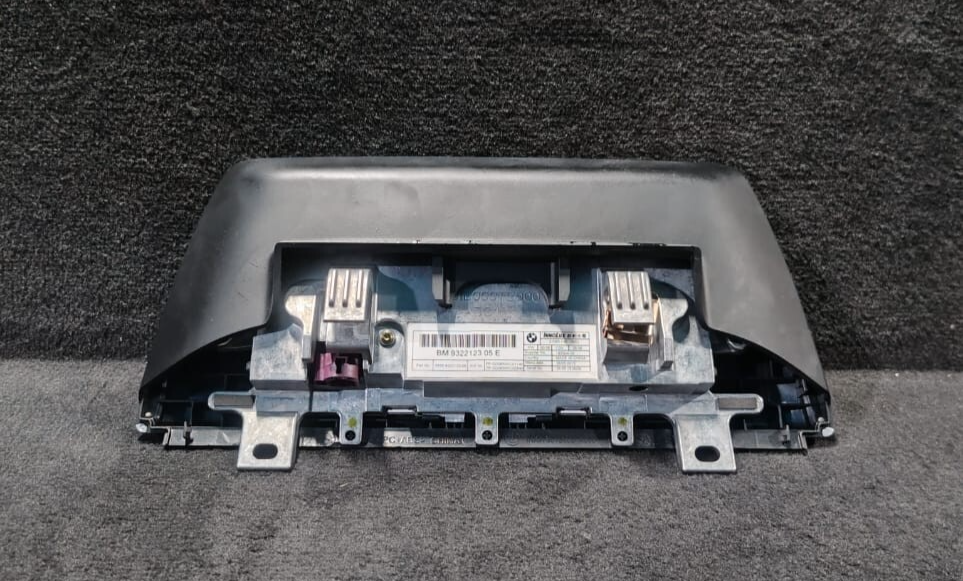BMW X1 F48 INFORMATION GPS DASH DISPLAY 6.5 SCREEN OEM-  9322123
