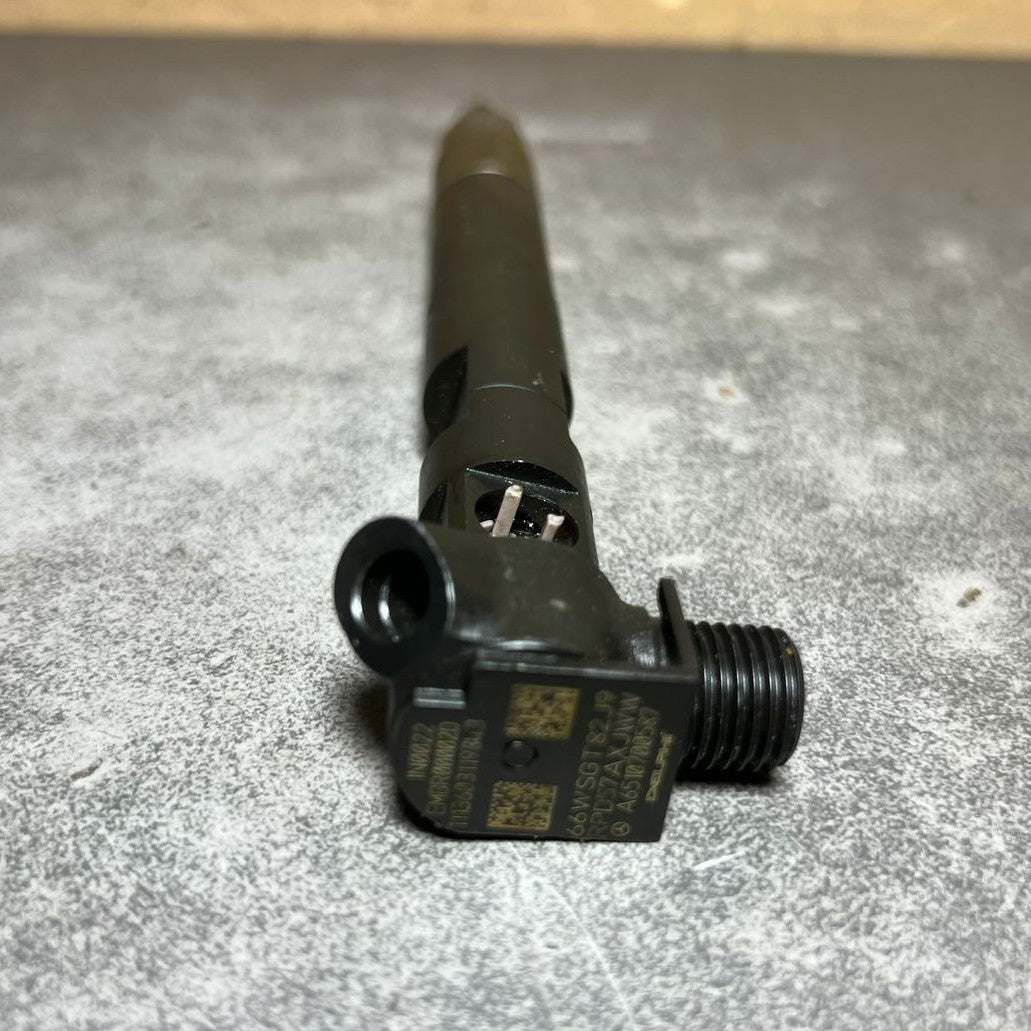 Genuine Mercedes W212 W164 Fuel Injector Sprinter OM651 A651 0700587 Oem Diesel