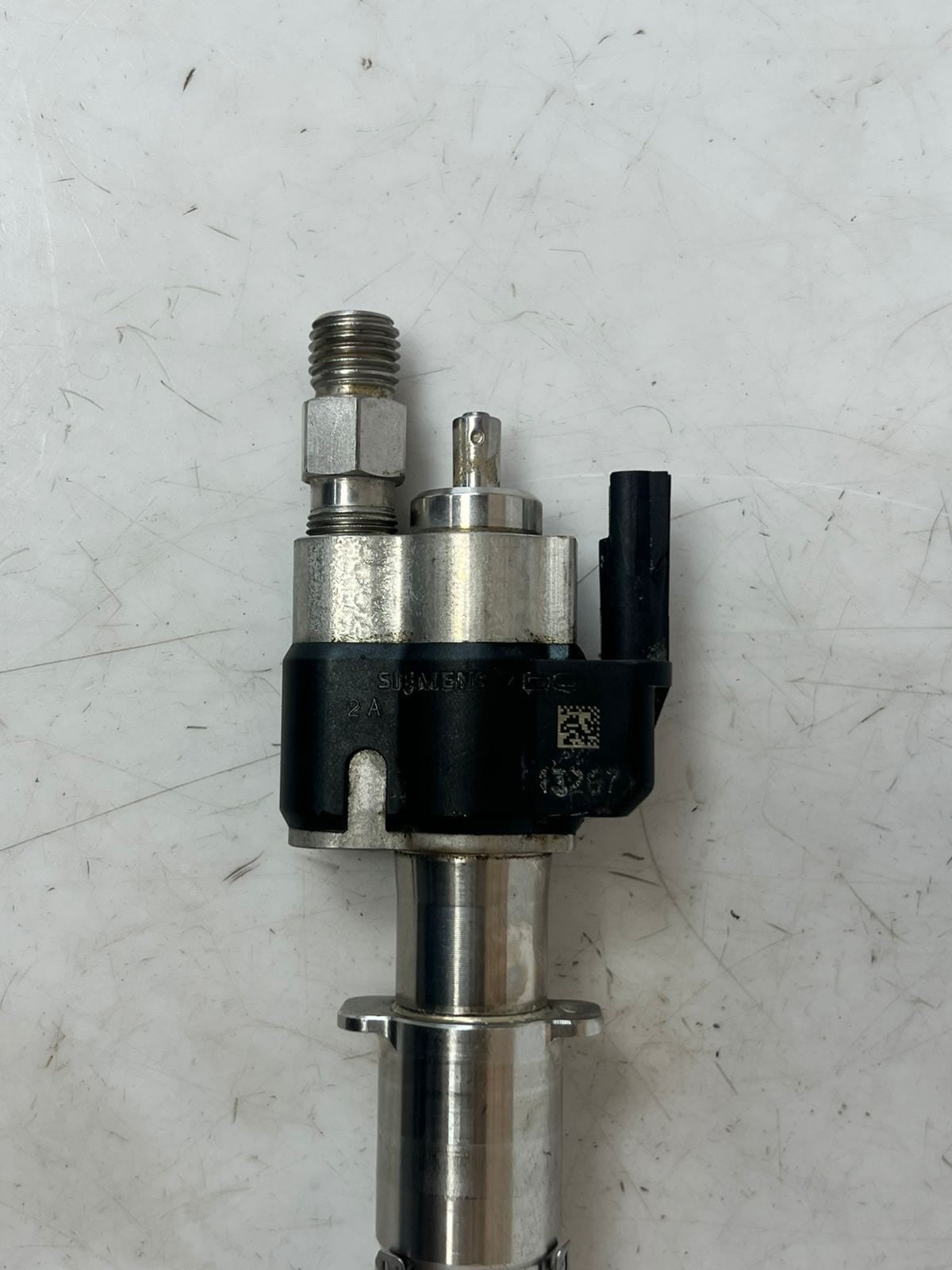BMW 3, 5, 6, and 7-Series Direct Fuel Injector 7565138 - 02 OEM