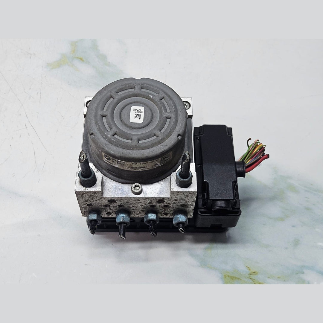 2014-2015 BMW 320i Anti Lock Brake Pump Module 6869726