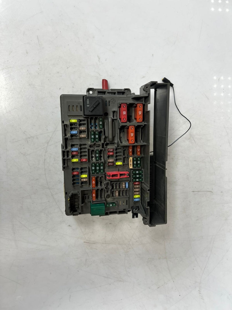 2008-2015 BMW 328i E81 650I Power Distribution Fuse And Relay Box 9119445 OEM