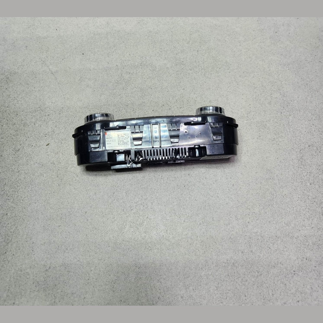 Mercedes-Benz A-Class W176 CLA GLA Climate Control Unit A2469008415 OEM