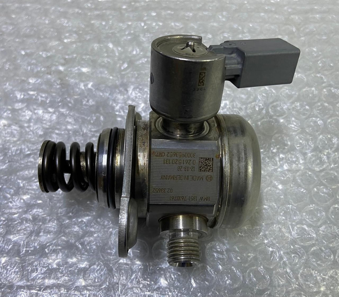 OEM BMW F20 F22 F11 Petrol N55 High Pressure Fuel Injection Pump 7610761 BOSCH