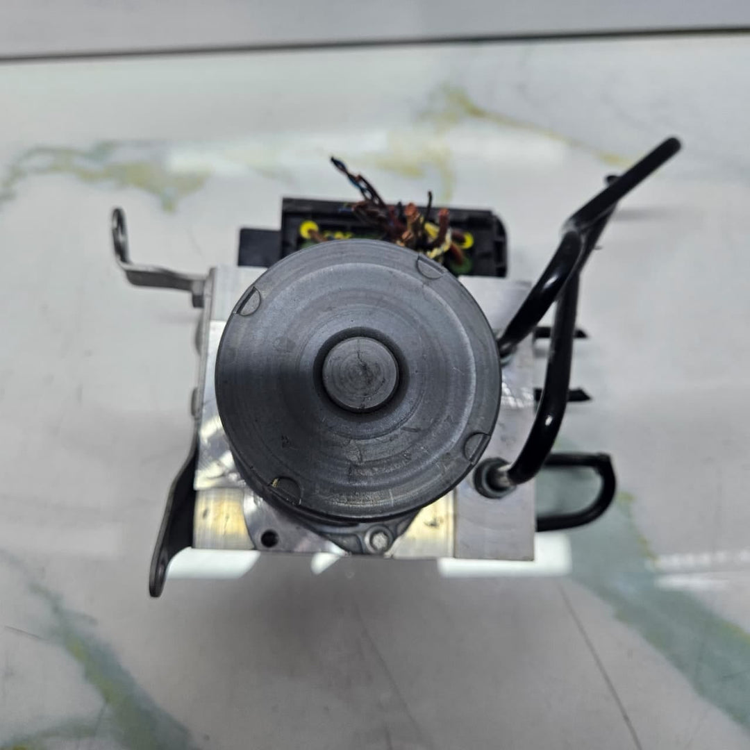 2013-2015 BMW X1 E84 ABS Anti-Lock Brake Pump Module 6860214