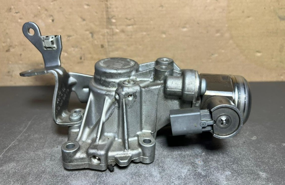 12-18 Mercedes W212 C300 M276 High Pressure Fuel Pump W/Housing A276 0700601 OEM