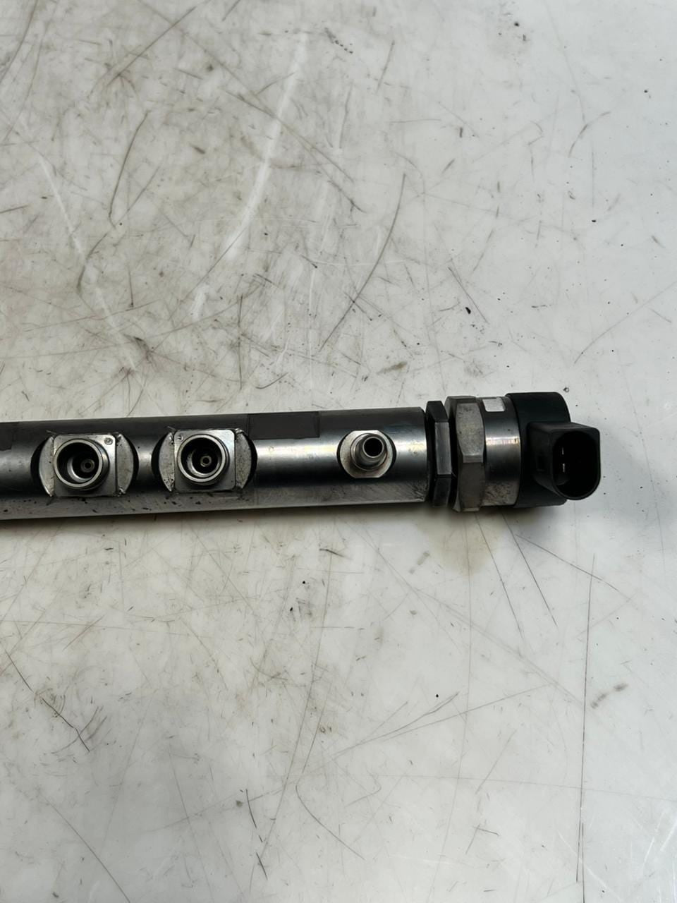 2016 Mini Cooper Fuel Injection Rail 8514166 1 Series F20 F21 with N47 diesel 