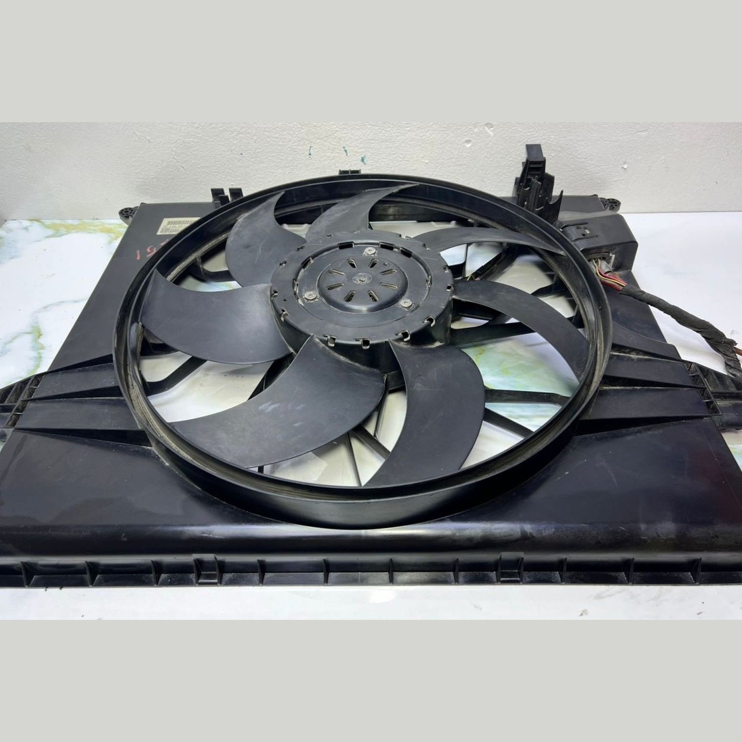 2006-2013 Mercedes-Benz ML350 Radiator Cooling Fan Assembly A 164 500 04 93
