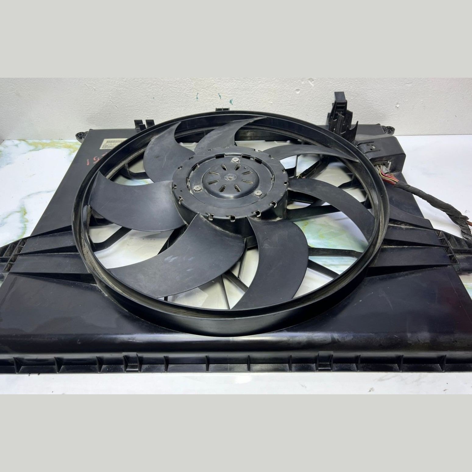 2006-2013 Mercedes-Benz ML350 Radiator Cooling Fan Assembly A 164 500 04 93