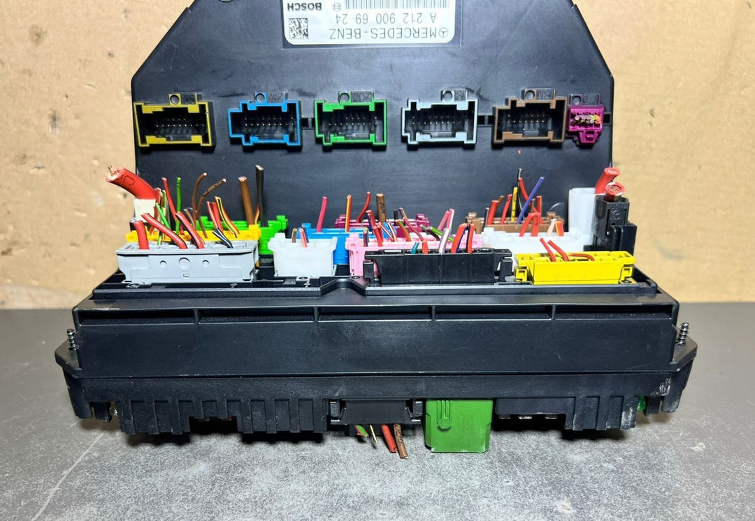 10-16 Mercedes-Benz W212 W204 Front SAM Module Relay Fuse Box A2129006924 OEM