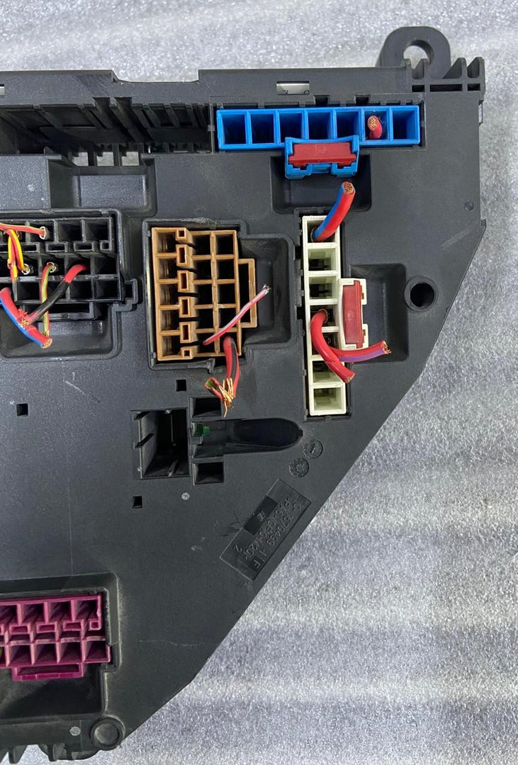OEM BMW 528i F10 Rear Power Distribution Fuse Box Module 9264923