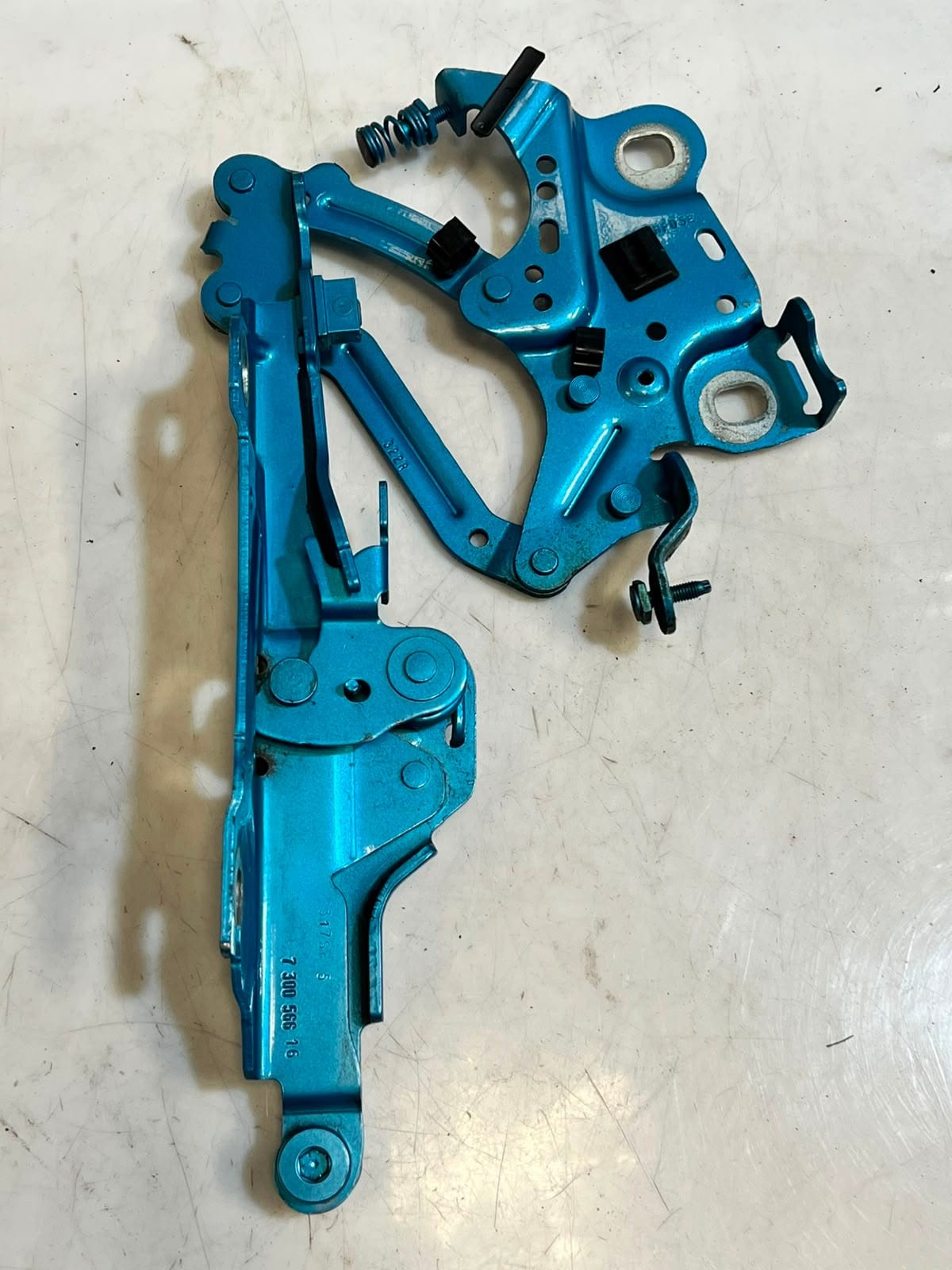 2015 Mini Cooper F55 F56 F57 B38 ENGINE FRONT HOOD Bonnet Hinge 7300566