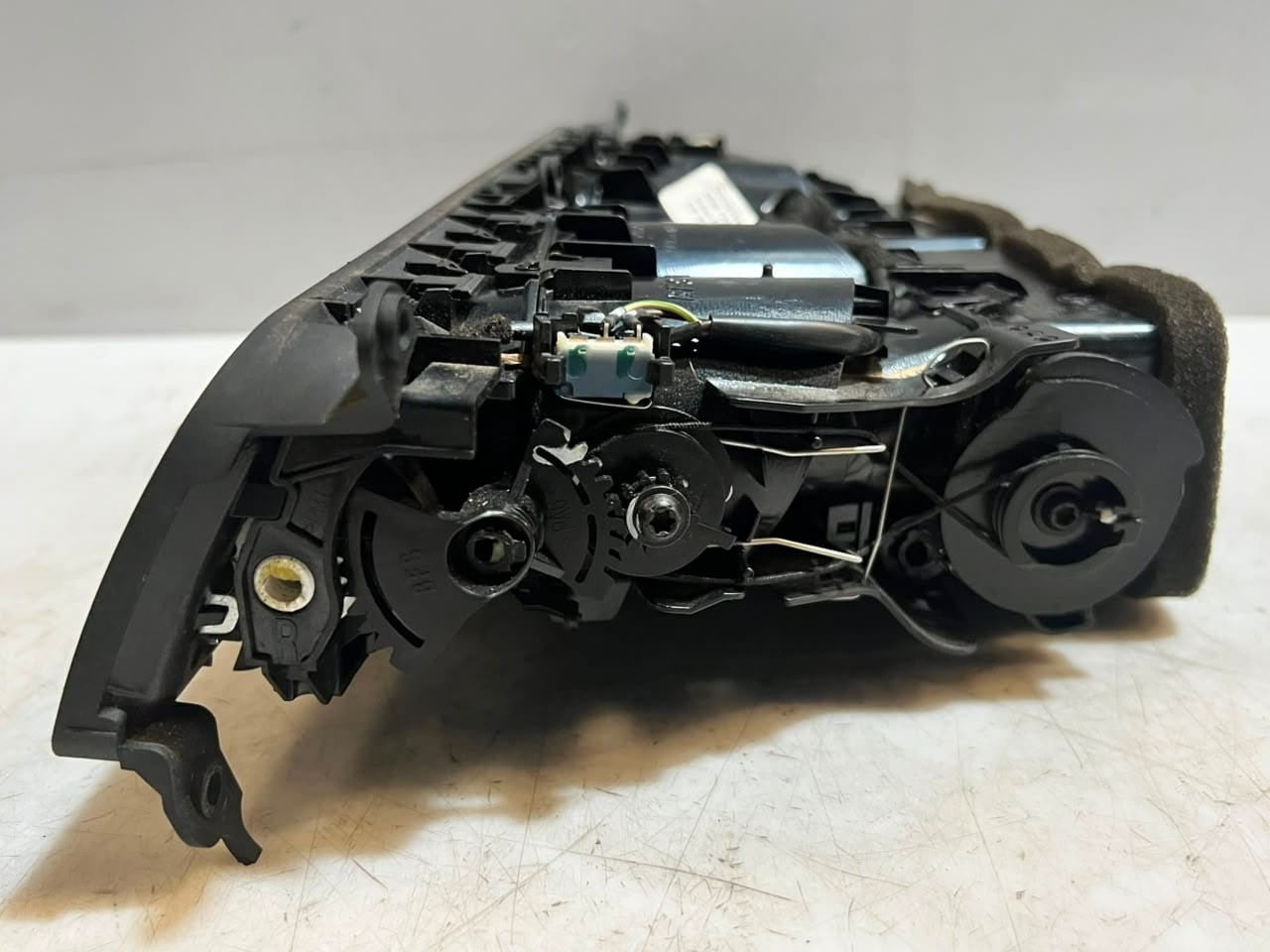 BMW 7 Series F01 F02 F03 F04 750i Center Dash Air Vent 9115859 OEM RHD