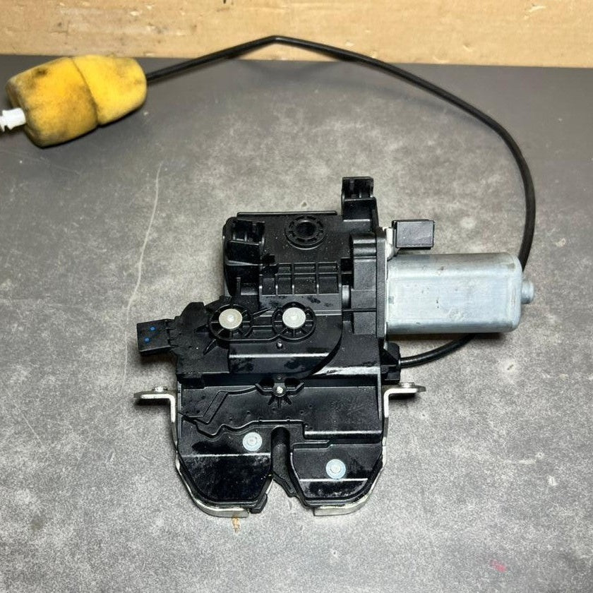 07-13 Mercedes  W221 S-Class Rear Trunk Lid Latch Lock Actuator A221 7500085 OEM