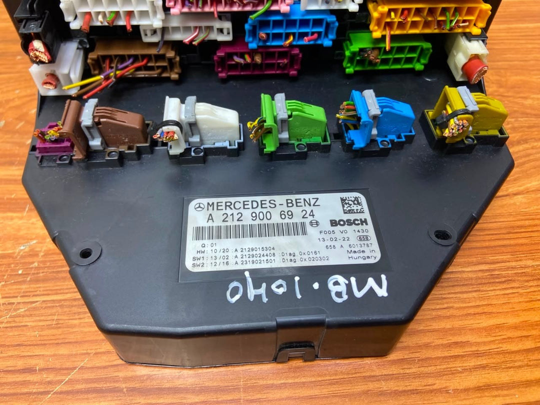 Mercedes-Benz Front SAM Fuse Relay Box A2129006924 E-Class W212 and W207