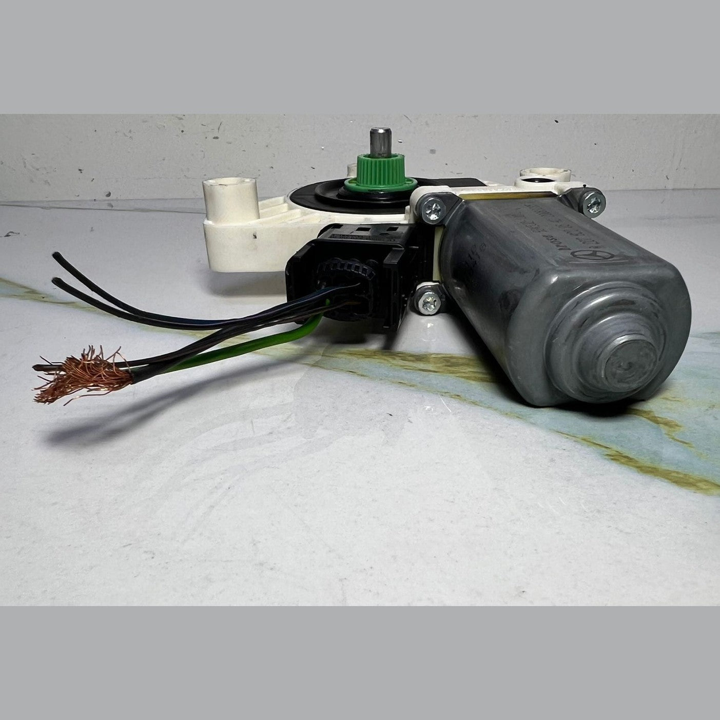 10-14 Mercedes-Benz W207 E-Class  Window Motor Front Left Side A207 8200542 OEM