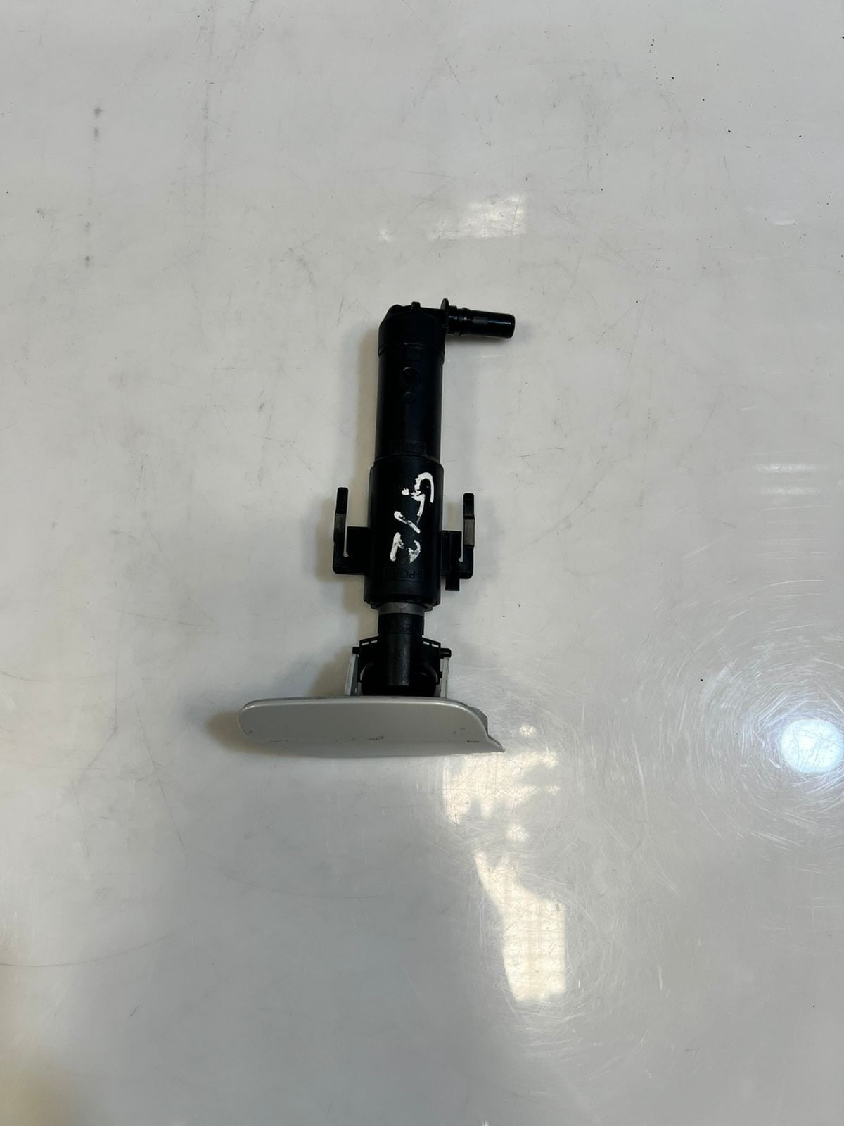 2015 BMW 740i 7 Series G11 G12 HIGH PRESSURE Headlight Washer Nozzle 7357354