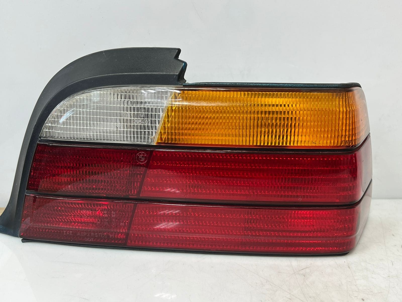 1994 BMW E36 318i 323i 325i 328i M3 REAR Tail Light LEFT RIGHT 8353272 8368337