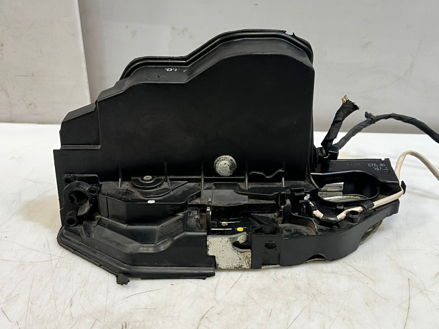 2010-2015 BMW 740i F01 F02 F03 F04 F10 F11 Door Lock Latch Front Right 7185690