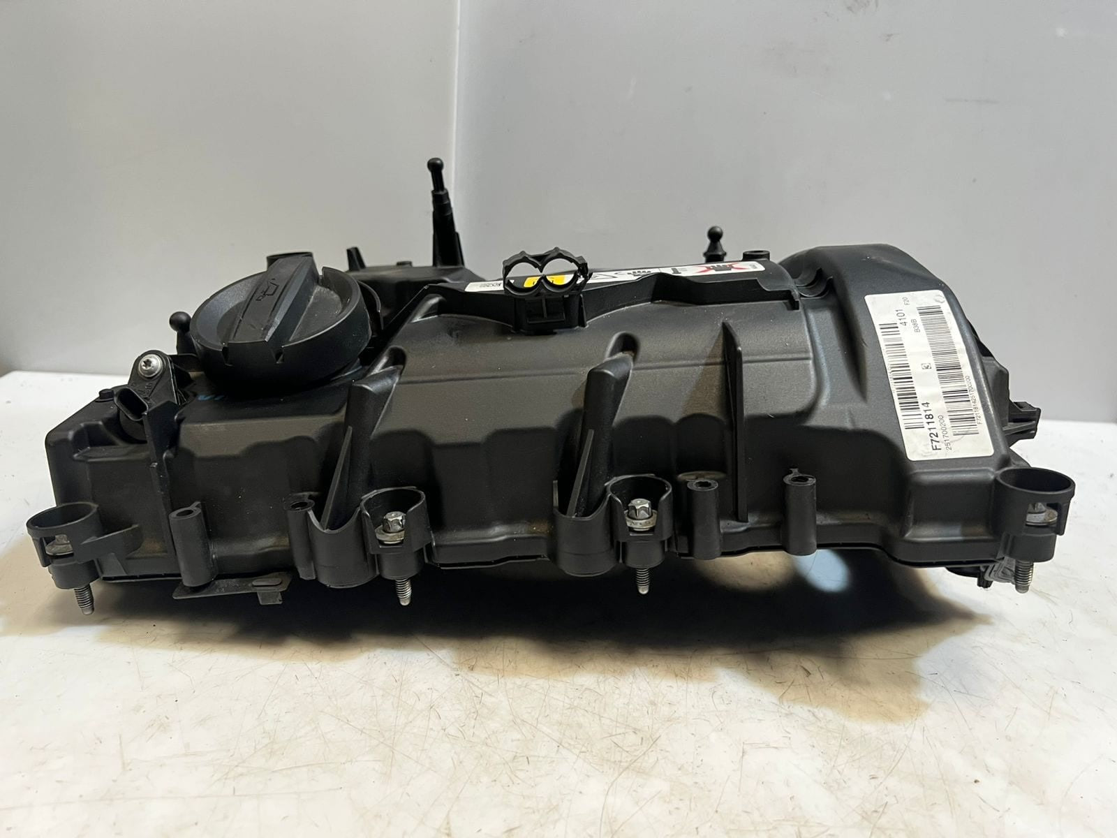 BMW Cylinder Head Cover 7611277