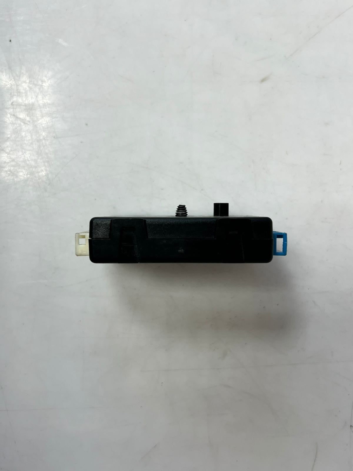2014-2019 BMW X6 Rear Trunk Lid Emc Antenna Amplifier Filter 6819374