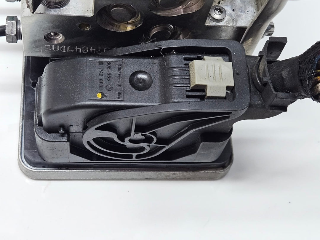6880538-2016-2019 BMW 750i 740Li G11 G12 Abs Pump Control Module OEM 