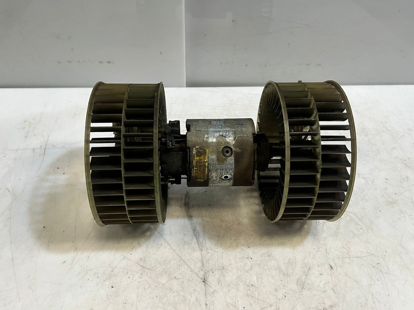 BMW E32 7 Series E34 5 Series 12V HVAC Heater Blower Motor 1374377 OEM