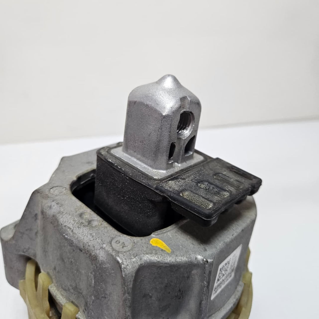 2018-2023 BMW  5 Series G30 F90 B48B20 530e Engine Mount 6860491