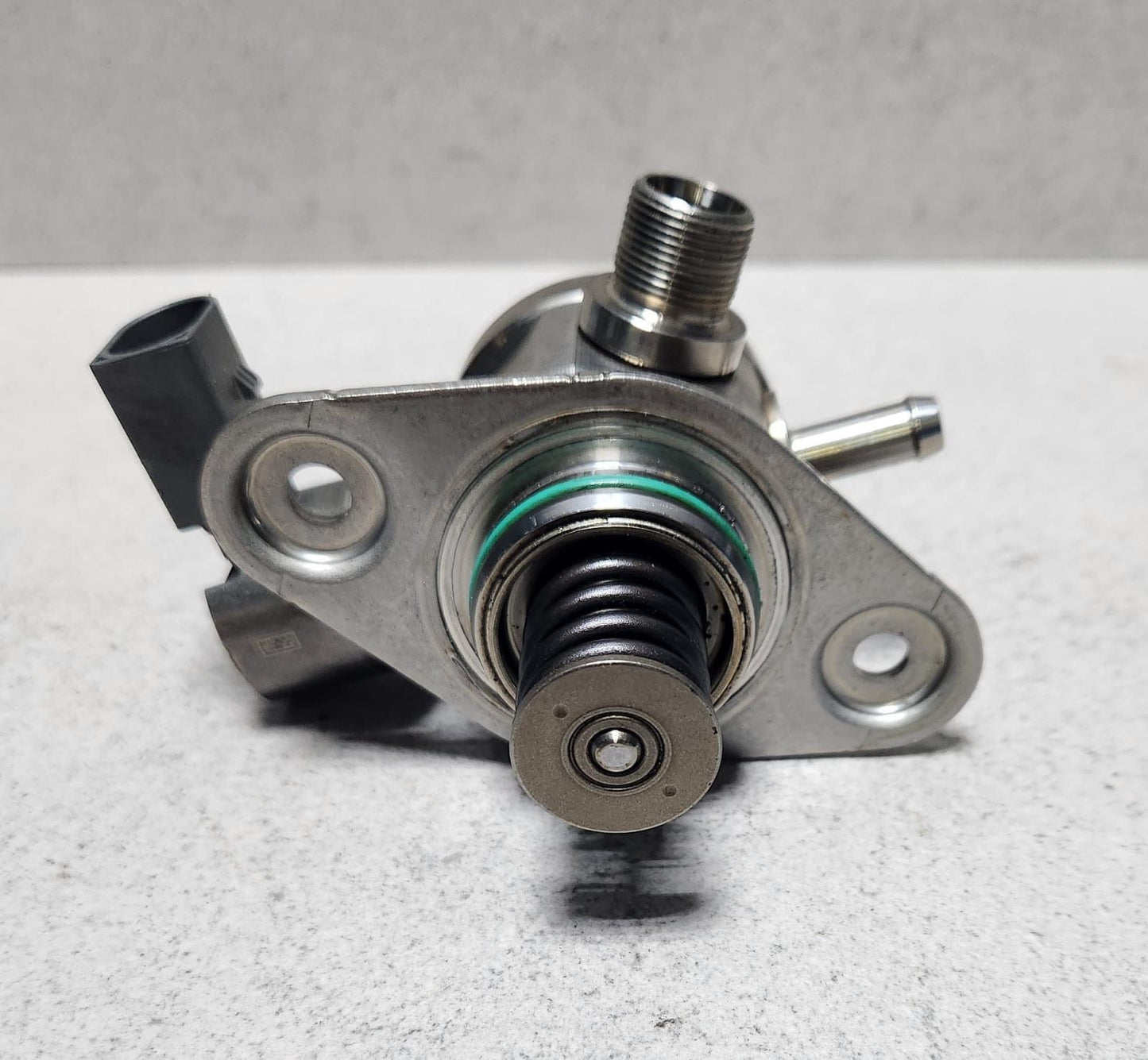 Mercedes-BenzHigh Pressure Fuel Pump A2740700501 W204 W205 W212 W213 C207