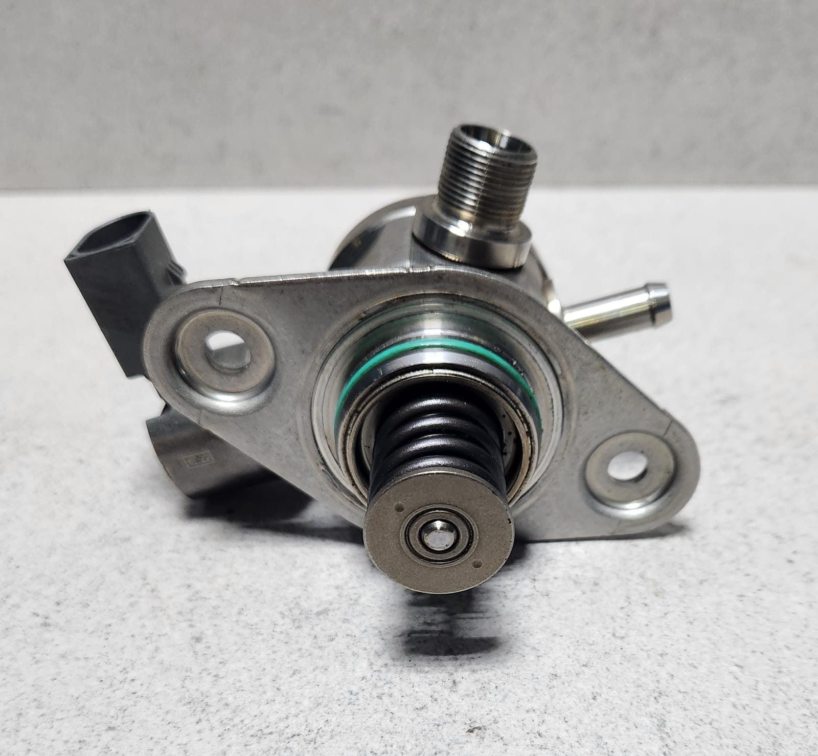 Mercedes-BenzHigh Pressure Fuel Pump A2740700501 W204 W205 W212 W213 C207