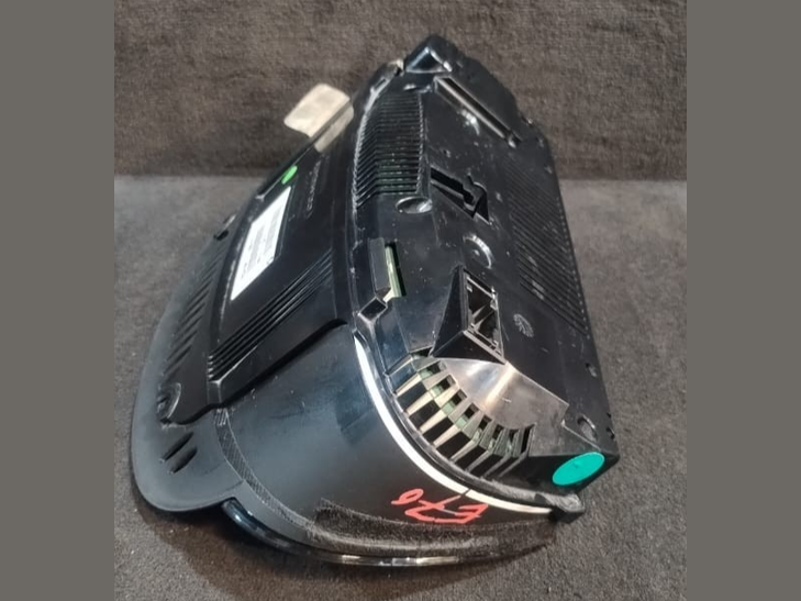 BMW X5 E70 INSTRUMENT CLUSTER SPEEDOMETER KM/H P/N 9236810