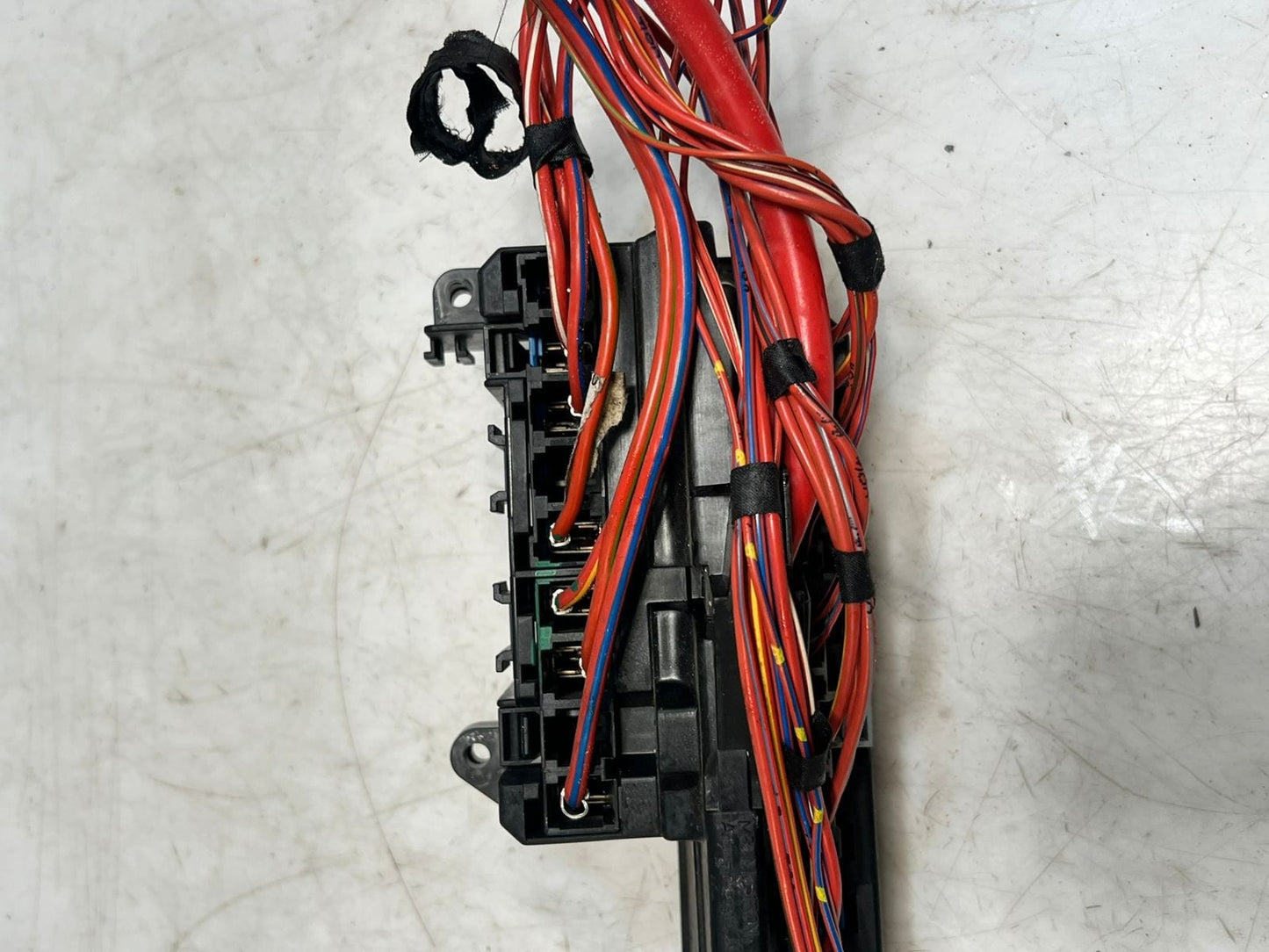 2004-2010 BMW 525i 5 Series E60 E61 528i Power Distribution Fuse Box 6957330 OEM