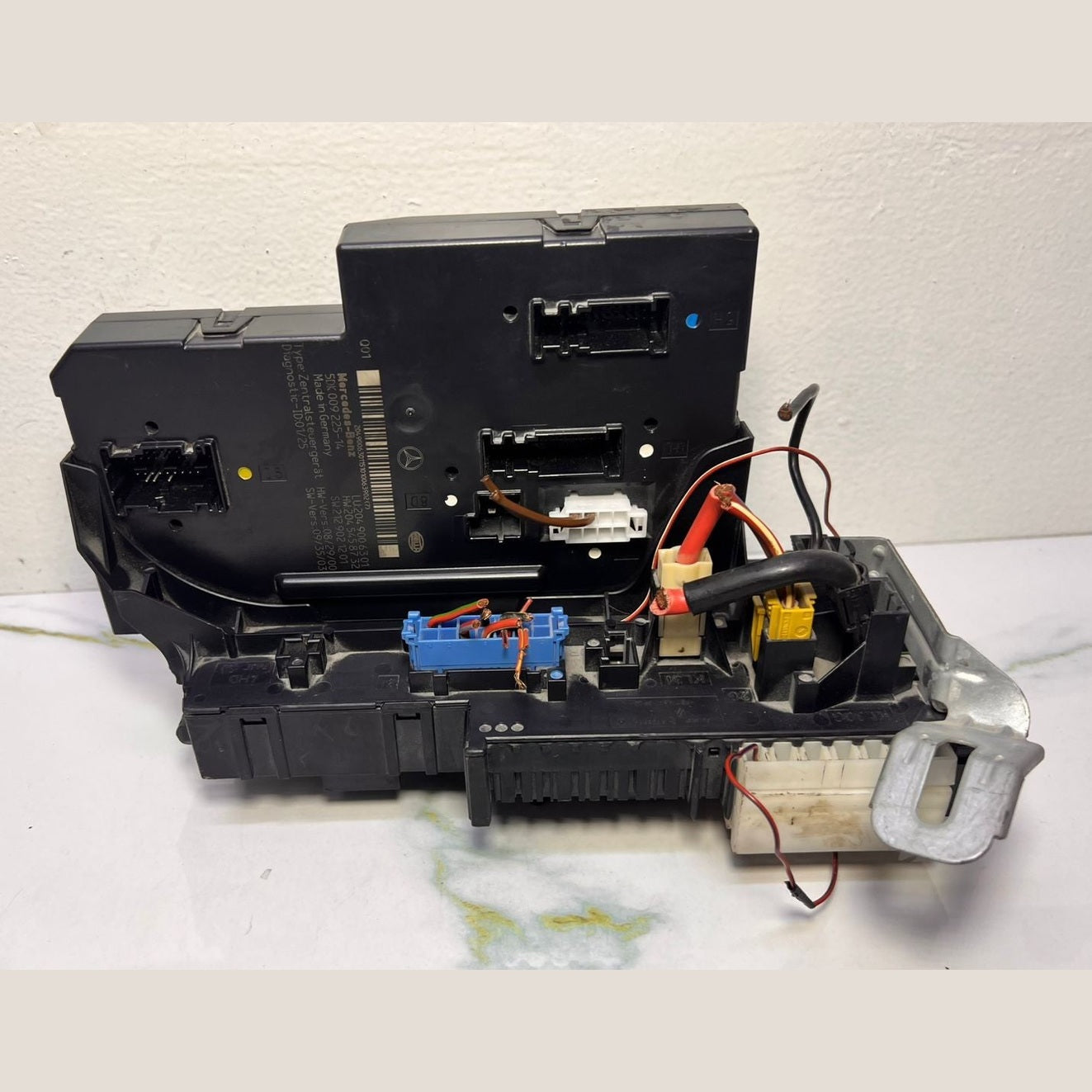 Mercedes-Benz W204 Rear Fuse Box Control Unit A 204 900 63 01